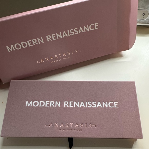 ANASTASIA BEVERLY HILLS
Modern Renaissance Eye Shadow Palette - Picture 3 of 3